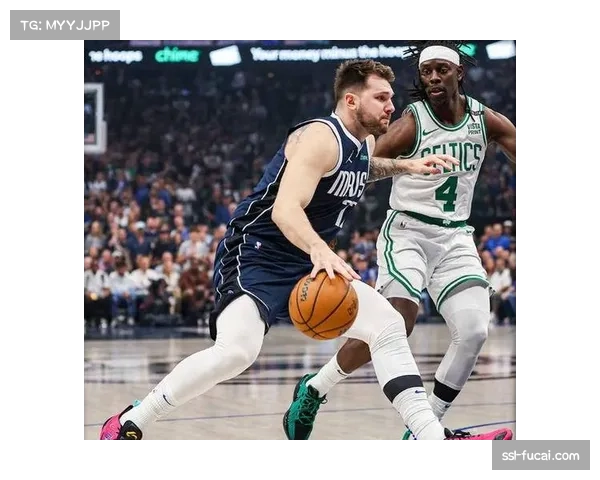 凯尔特人凭借第四节高强度防守逆转击败骑士,塔图姆布朗合砍62分